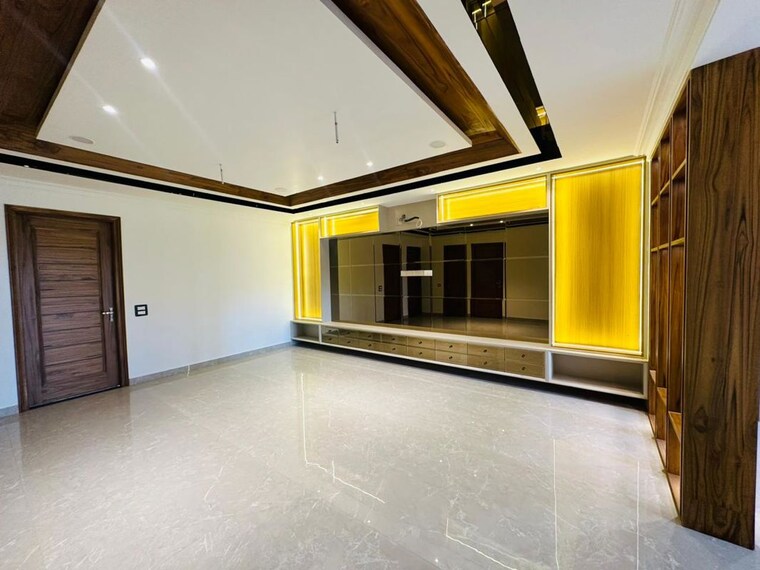 Room, sunny enclave 6+ Bedroom 250 Sq.Yd. Independent House In Sunny Enclave Mohali 10440517