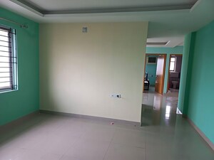 Room in 2 BHK Apartment at Six Mile – for Rent