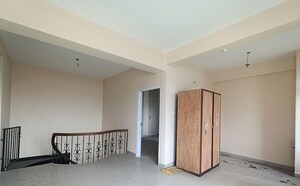Room in 3 BHK Apartment at Sarumotoria – for Rent
