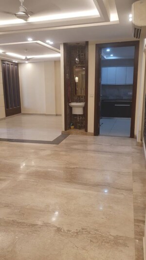 Room in 4 BHK Builder Floor at Unitech South City II, Sector 50 – for Rent