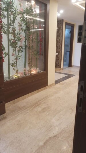 Room in 4 BHK Builder Floor at Unitech South City II, Sector 50 – for Rent