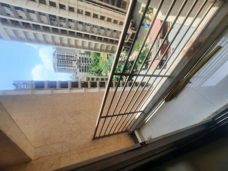 Balcony, kasarvadavali 1 Bedroom 550 Sq.Ft. Apartment In Kasarvadavali Thane 10440744