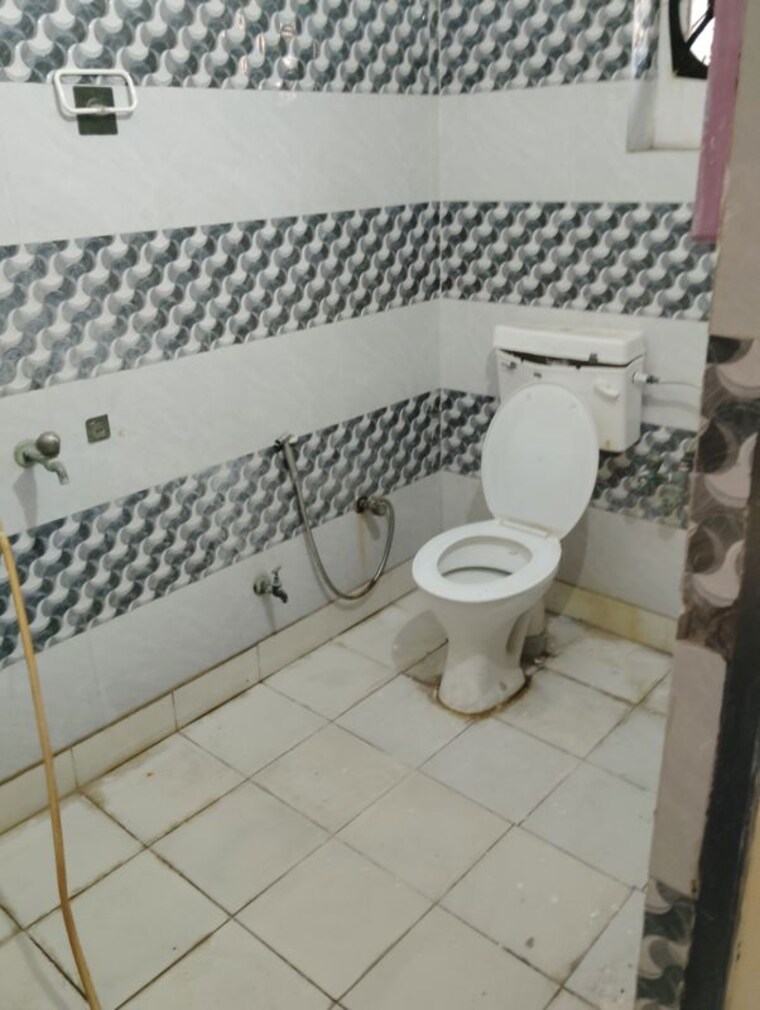 Bathroom, sector 16 2 Bedroom 1440 Sq.Ft. Builder Floor In Sector 16 Faridabad 10440753