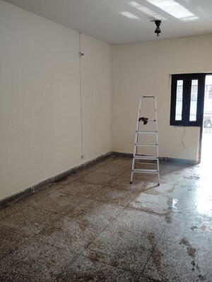 2 BHK Builder Floor For Rent in Sector 16