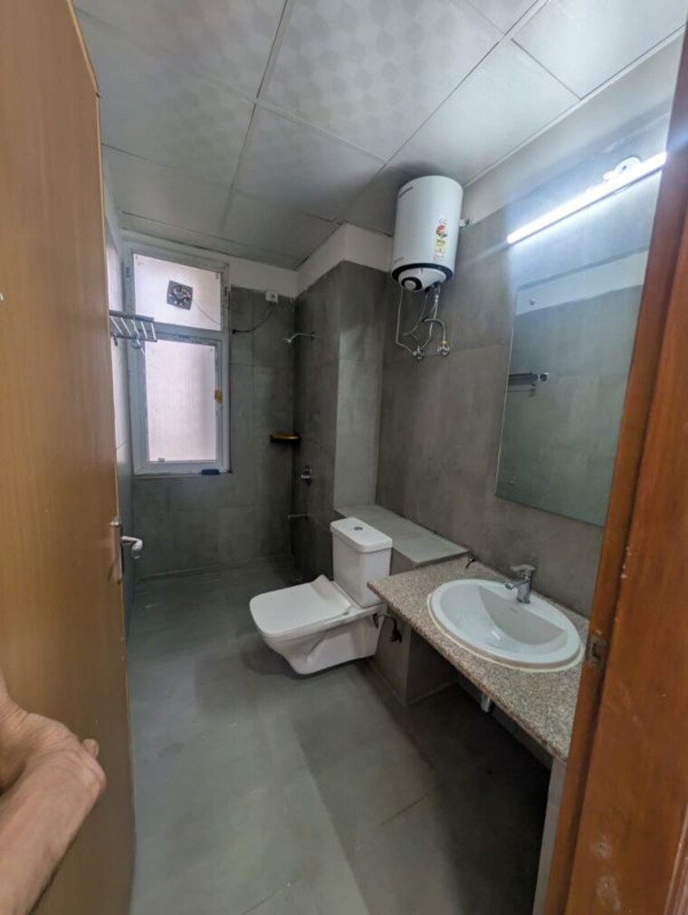 Bathroom, vatika-signature-villas 4 Bedroom 3300 Sq.Ft. Villa In Sector 82 Gurgaon 10440804