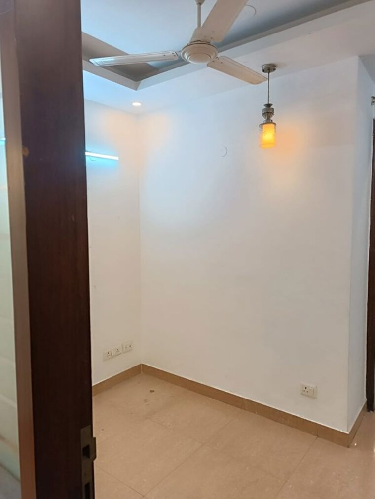 Room, chittaranjan park 3 Bedroom 125 Sq.Yd. Builder Floor In Chittaranjan Park Delhi 10440809