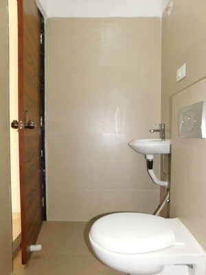 Bathroom in 3 BHK Apartment at Je And Vee Om Trimurti, Malad East – for Sale
