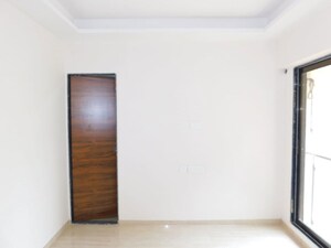 Room in 3 BHK Apartment at Je And Vee Om Trimurti, Malad East – for Sale