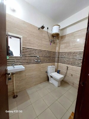 Bathroom in 1 BHK Builder Floor at Sector 39 – for Rent