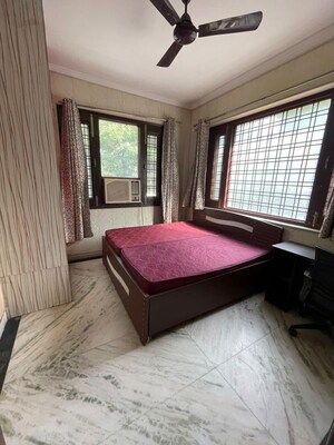 Bedroom in 3 BHK Builder Floor at Sector 32 – for Rent