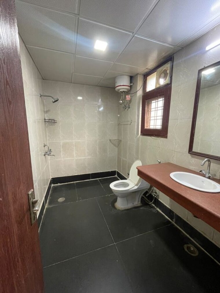 Kitchen, sector 40 3 Bedroom 2020 Sq.Ft. Builder Floor In Sector 40 Gurgaon 10440846