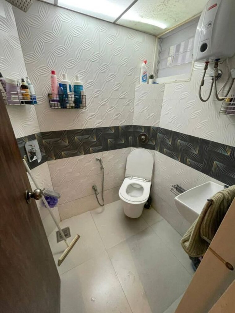 Bathroom, the-ranes 2 Bedroom 800 Sq.Ft. Apartment In Khar West Mumbai 10440838