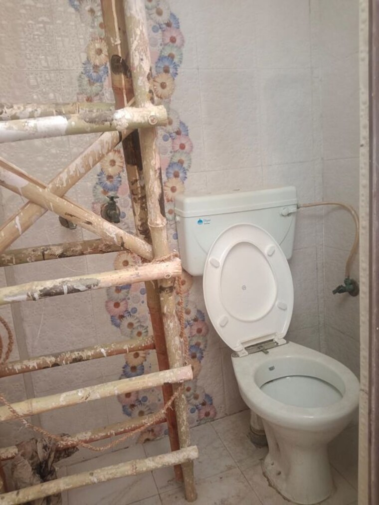 Bathroom, maan-heights 3 Bedroom 1200 Sq.Ft. Builder Floor In Gaur City 1 Greater Noida 10440861