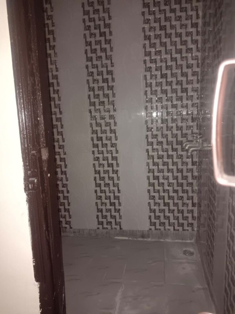 Bathroom, maan-heights 3 Bedroom 1200 Sq.Ft. Builder Floor In Gaur City 1 Greater Noida 10440861