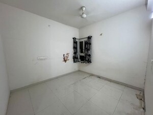 Room in 3 BHK Apartment at Godrej Infinity, Keshav Nagar – for Rent