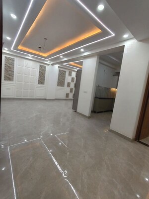 Room in 2 BHK Builder Floor at Sector 82 – for Sale