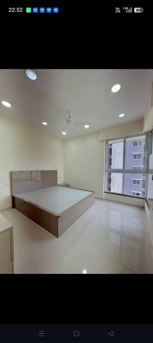 Room in 3 BHK Apartment at Viviana Mall, Eastern Express Highway – for Rent