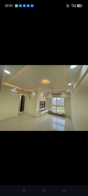 Room in 3 BHK Apartment at Viviana Mall, Eastern Express Highway – for Rent