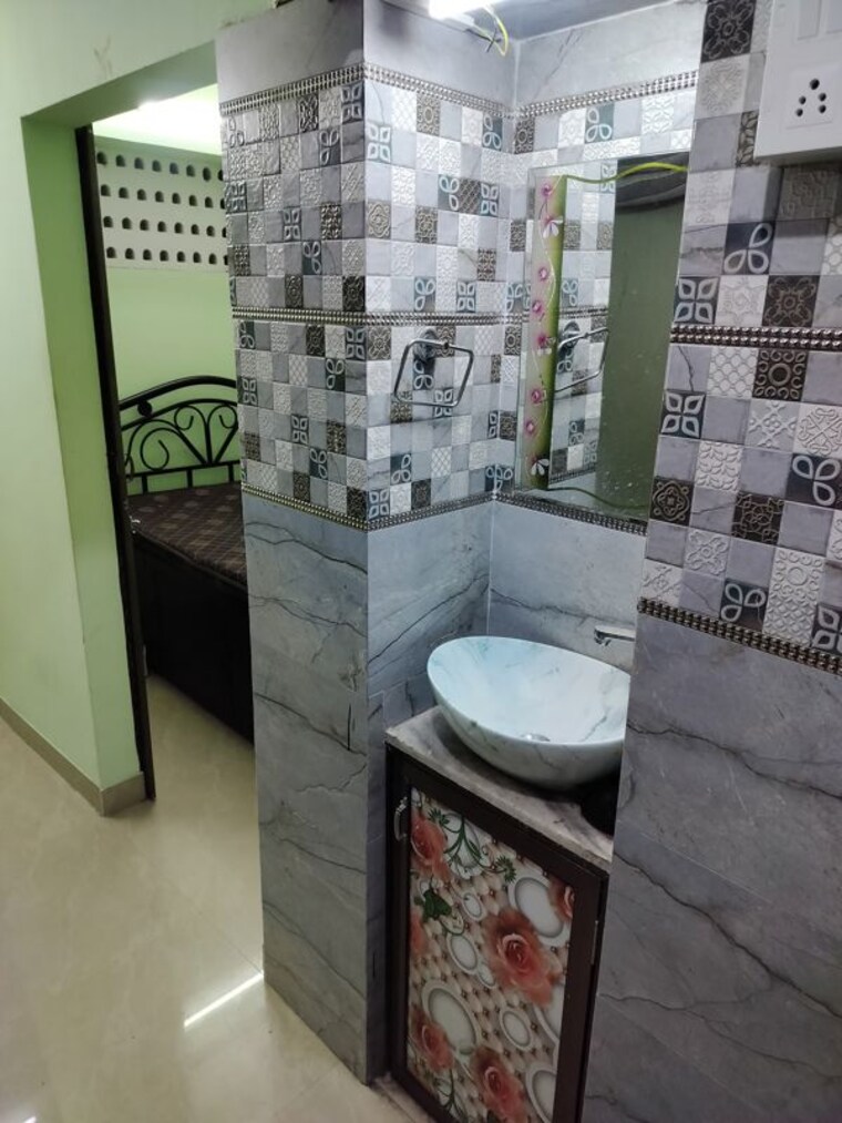 Bathroom, century-mill-mhada-building 1 Bedroom 225 Sq.Ft. Apartment In Lower Parel Mumbai 10440950