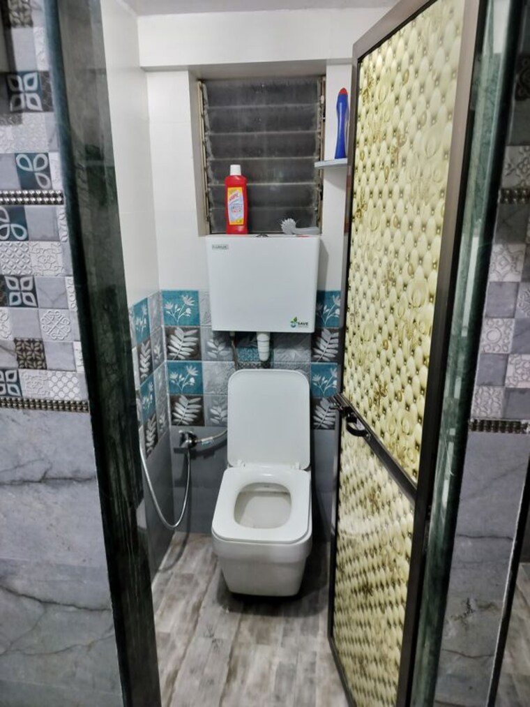 Bathroom, century-mill-mhada-building 1 Bedroom 225 Sq.Ft. Apartment In Lower Parel Mumbai 10440950