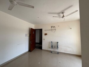 2.5 BHK Apartment For Rent in Emaar Emerald Estate, Sector 65