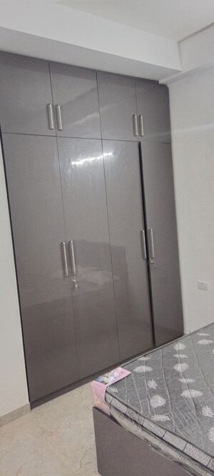 Furnished Amenities in 3 BHK Apartment at Smart World Orchard, Sector 61 – for Rent