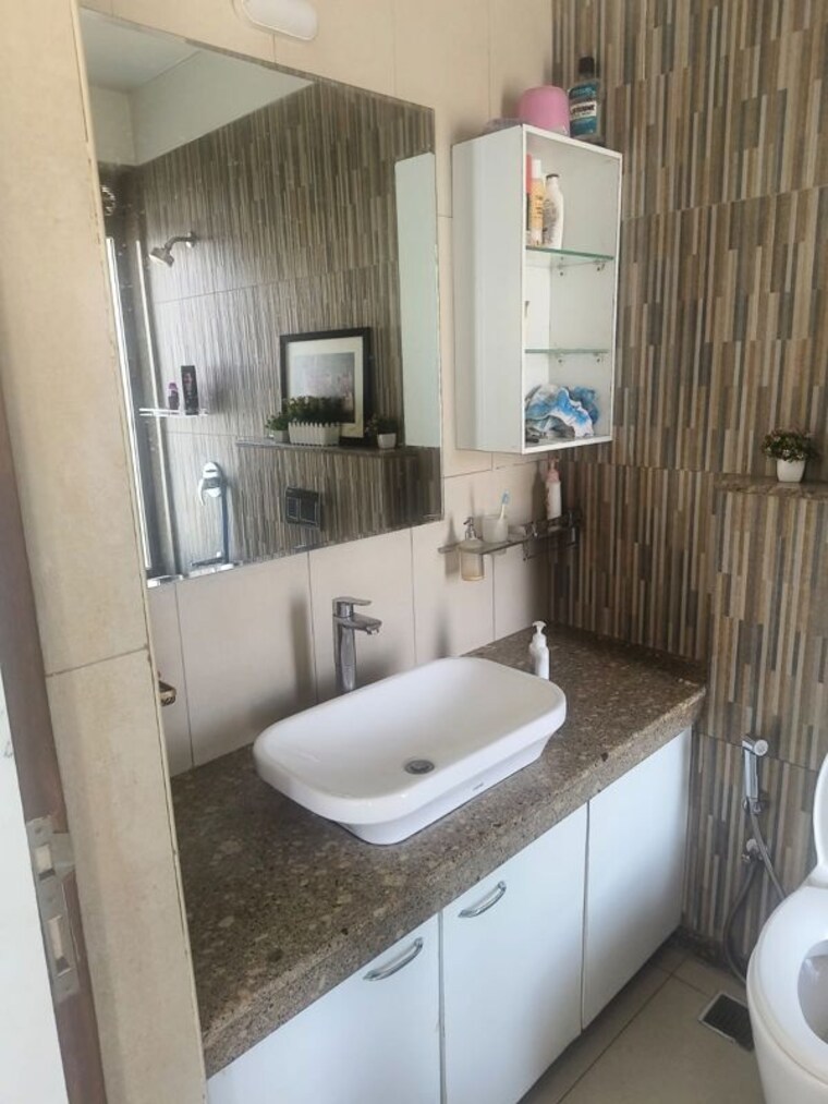 Bathroom, shapoorji-pallonji-vicinia 3 Bedroom 1515 Sq.Ft. Apartment In Powai Mumbai 10441104