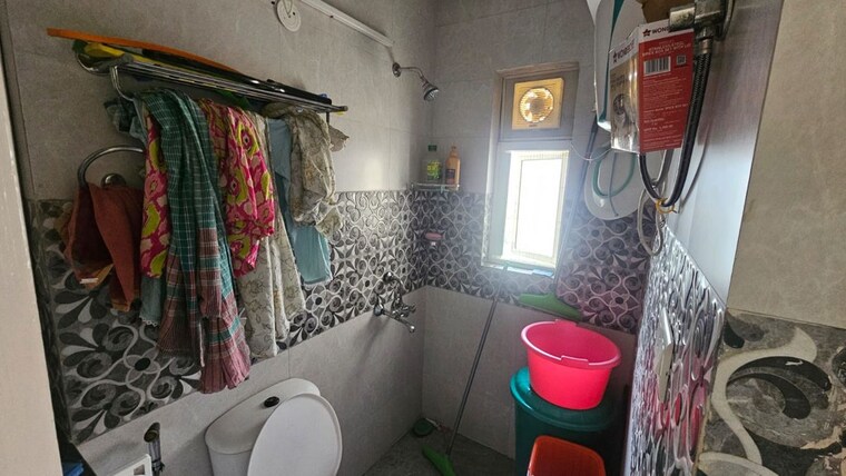 Bathroom, paras-tierea-premium-floor 3.5 Bedroom 1695 Sq.Ft. Apartment In Sector 137 Noida 10441173