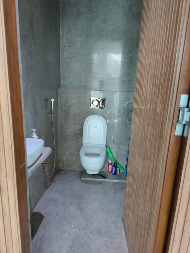 Bathroom, one-lodha-place Commercial Office Space 1050 Sq.Ft. In Lower Parel Mumbai 10441186