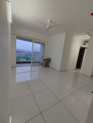 Room in 2 BHK Apartment at VJ YashOne Infinitee, Tathawade – for Rent