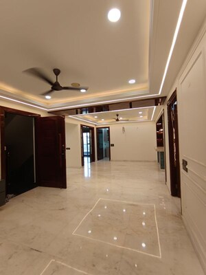 Building Lobby in 4 BHK Builder Floor at Ashiana Silver Crest, Sector 48 – for Rent