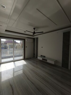 Room in 4 BHK Builder Floor at Ashiana Silver Crest, Sector 48 – for Rent