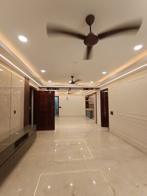 Room in 4 BHK Builder Floor at Ashiana Silver Crest, Sector 48 – for Rent