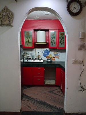 Furnished Amenities in 2 BHK Builder Floor at Malviya Nagar – for Rent