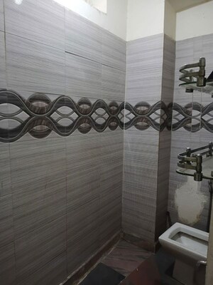 Parking in 2 BHK Builder Floor at Malviya Nagar – for Rent