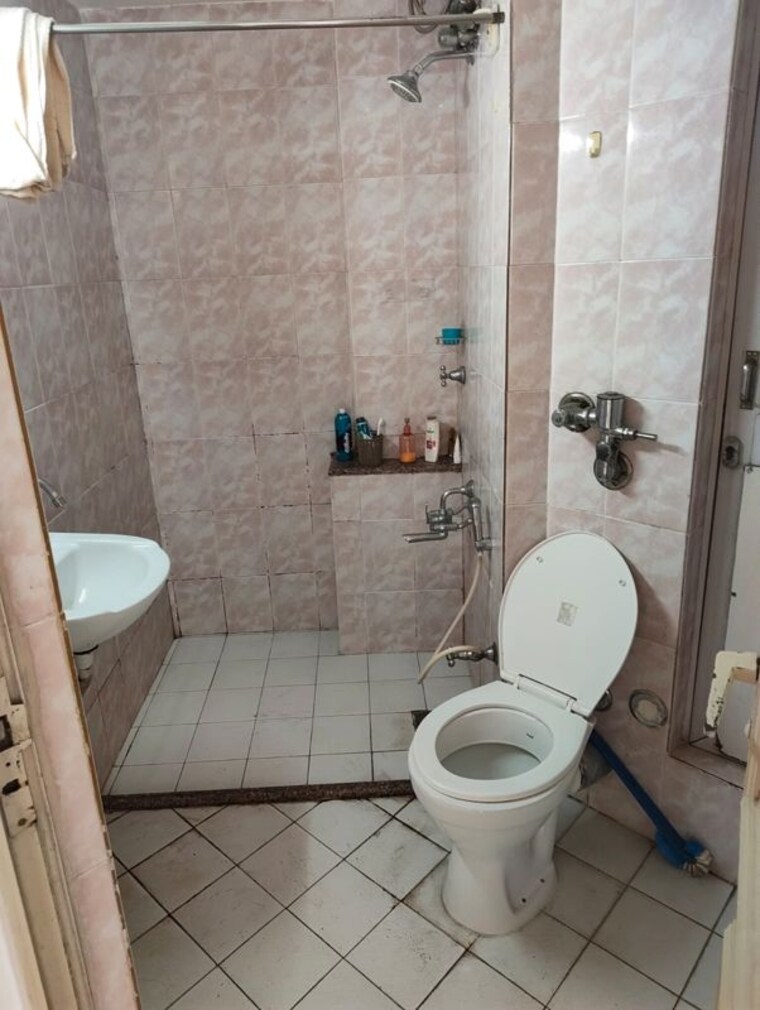 Bathroom, sun-glory 2 Bedroom 930 Sq.Ft. Apartment In Powai Mumbai 10441296