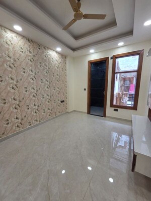 Living Room in 3 BHK Builder Floor at BPTP District 3, Sector 85 – for Rent