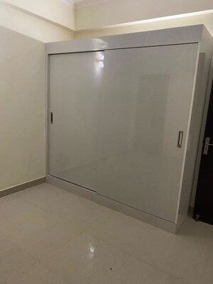 Room in 2.5 BHK Apartment at Skytech Matrott, Sector 76 – for Rent