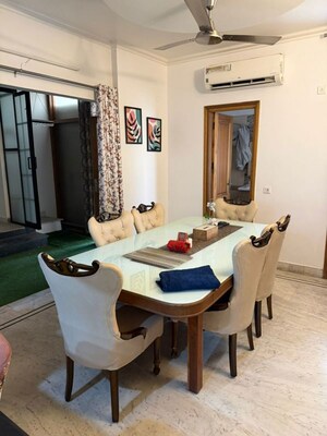 Team Area in 3 BHK Builder Floor at Kailash Colony – for Rent