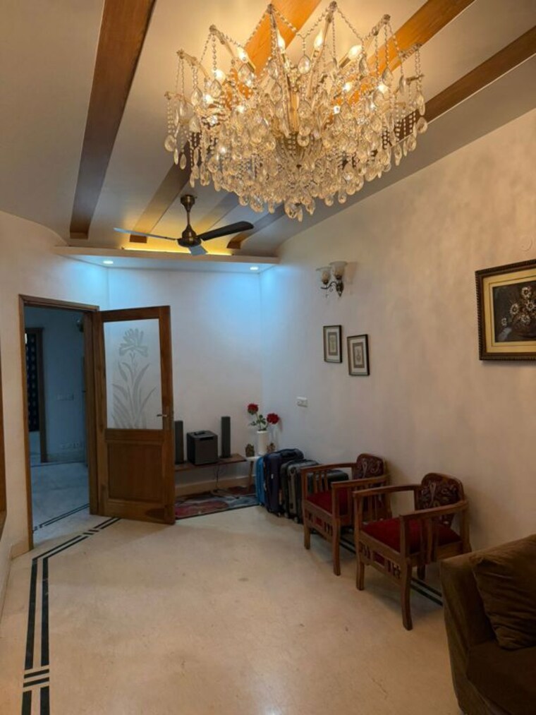 Living Room, kailash colony 3 Bedroom 2000 Sq.Ft. Builder Floor In Kailash Colony Delhi 10441389