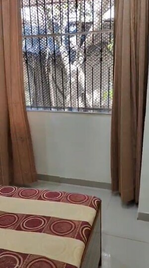 Bedroom in 2.5 BHK Apartment at Chembur – for Rent