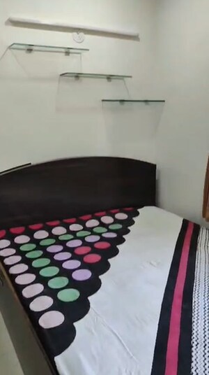 Bedroom in 2.5 BHK Apartment at Chembur – for Rent
