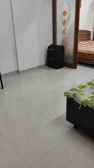 Bedroom in 2.5 BHK Apartment at Chembur – for Rent