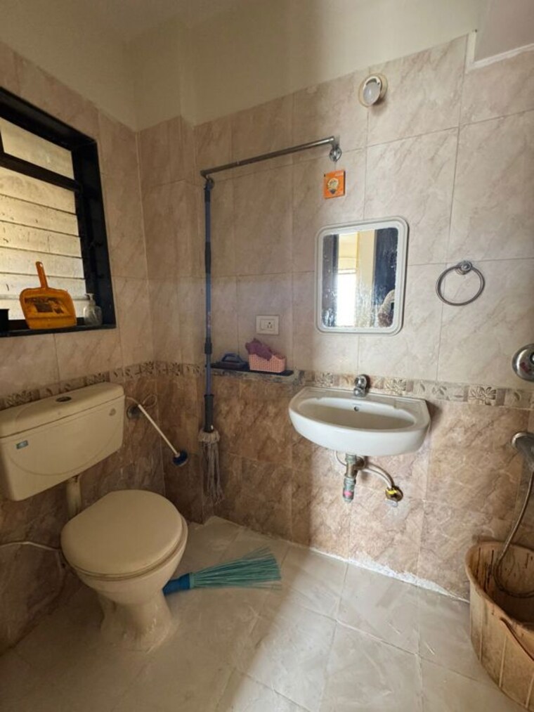 Bathroom, sheth-heights 2 Bedroom 700 Sq.Ft. Apartment In Chembur Mumbai 10441215