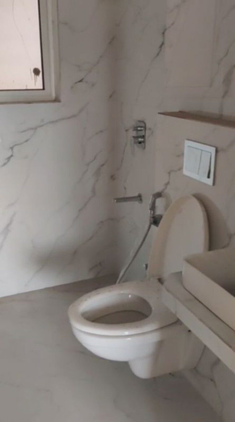Bathroom, akshar-amar-mansion 3 Bedroom 1000 Sq.Ft. Apartment In Chembur Mumbai 10441413