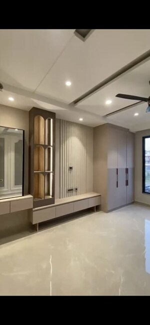Room in 3 BHK Builder Floor at Sector 85 – for Sale