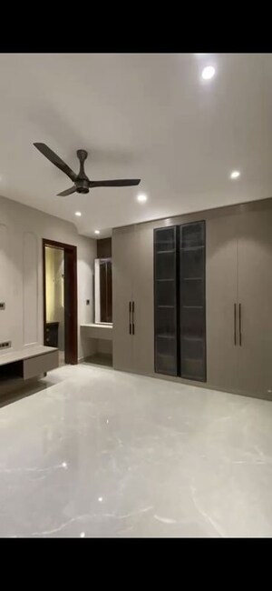 Room in 3 BHK Builder Floor at Sector 85 – for Sale