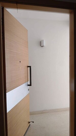 Room in 3 BHK Apartment at M3M Merlin, Sector 67 – for Rent