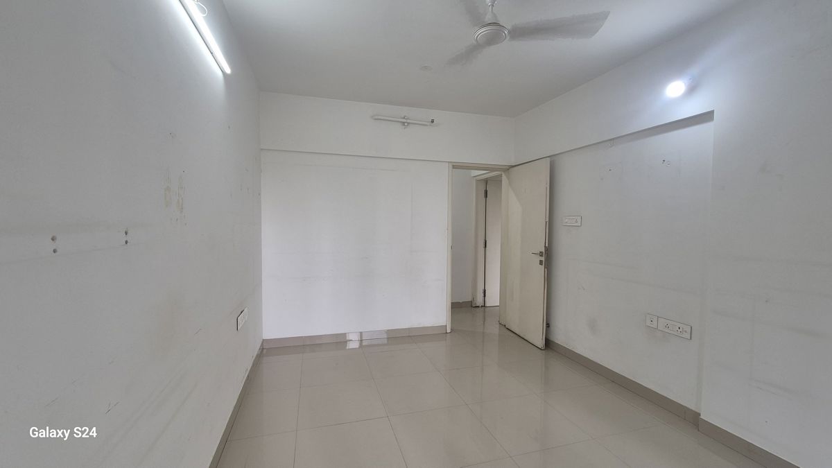 2 BHK + Extra Room 1100 Sq.Ft. Apartment in Brahma F Residences