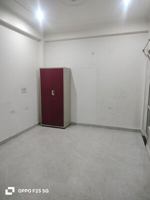 Room in 2 BHK Builder Floor at Gomti Nagar – for Rent